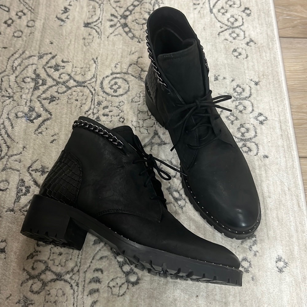 Vintage Foundry classic lace-up bootie ;combat boots